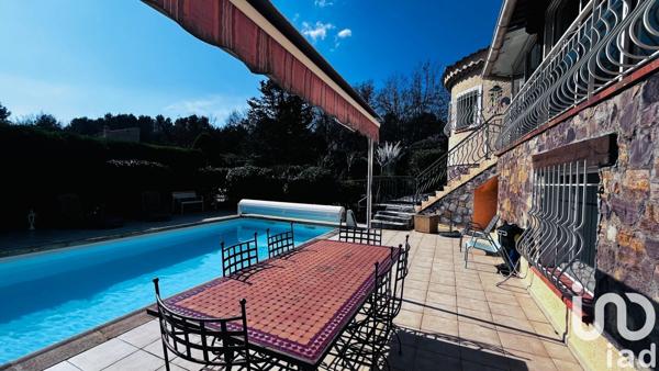 Maison traditionnelle 5 pièces de 222 m² à Trans-en-Provence (83720)