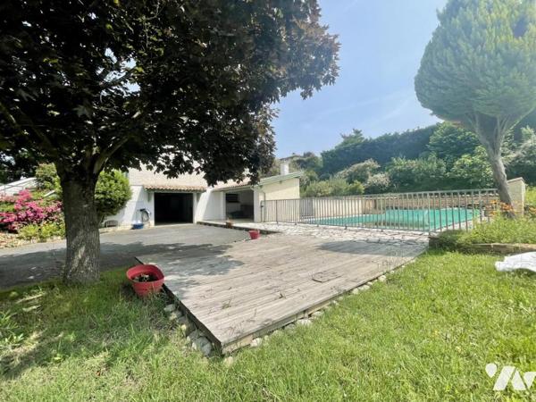 Maison de plain pied avec vue sur la colline de Pommiers