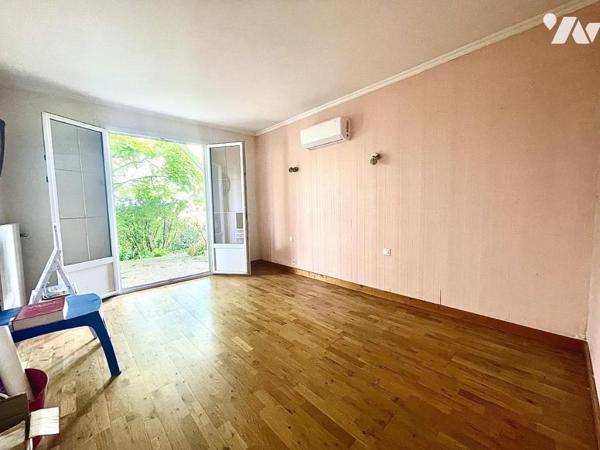 Maison de plain pied avec vue sur la colline de Pommiers