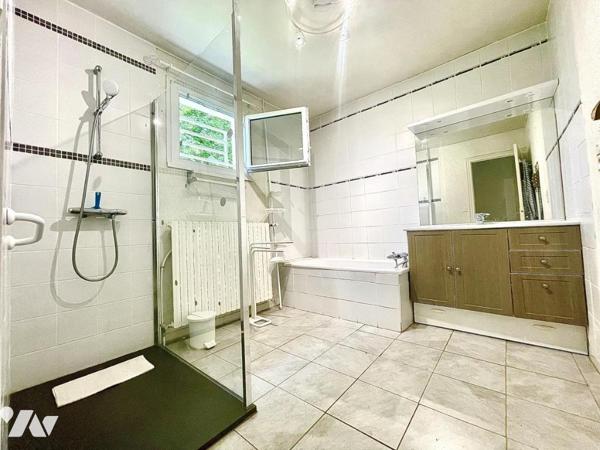 Maison de plain pied avec vue sur la colline de Pommiers