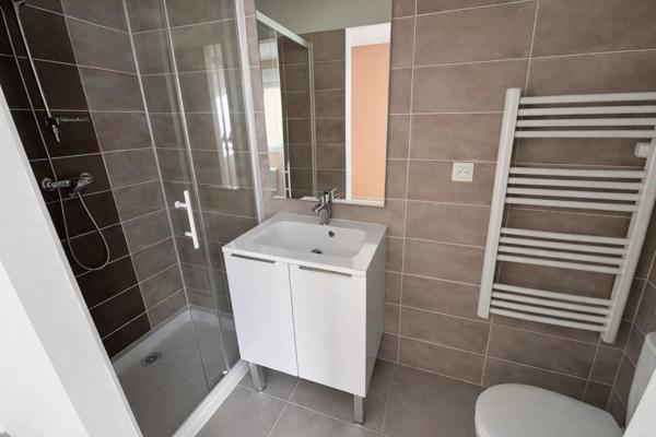 Location                                                      Appartement
                        
                     6 pièces                      127 m2                     à Agen