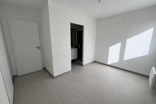 Location                                                      Appartement
                        
                     6 pièces                      127 m2                     à Agen
