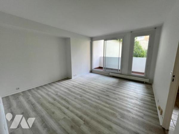 Appartement 2 pièces de 46m² à vendre rue de la Tour.

Dans une résidence de standing sécuris...