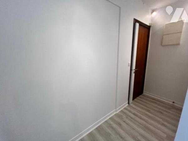Appartement 2 pièces de 46m² à vendre rue de la Tour.

Dans une résidence de standing sécuris...