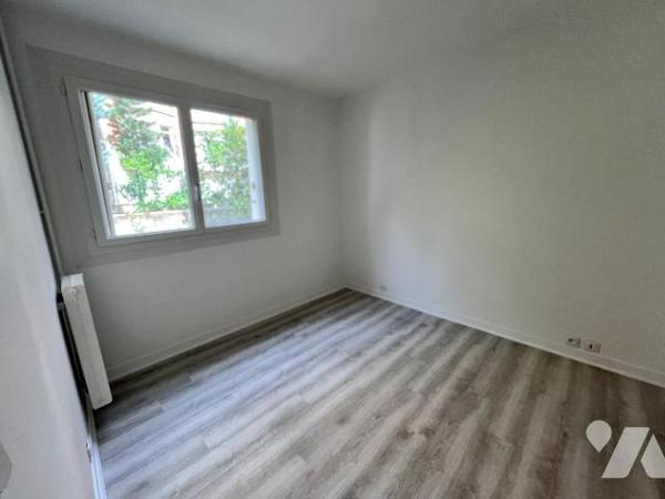 Appartement 2 pièces de 46m² à vendre rue de la Tour.

Dans une résidence de standing sécuris...