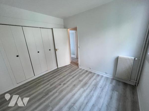 Appartement 2 pièces de 46m² à vendre rue de la Tour.

Dans une résidence de standing sécuris...