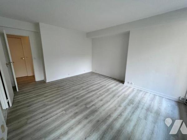 Appartement 2 pièces de 46m² à vendre rue de la Tour.

Dans une résidence de standing sécuris...