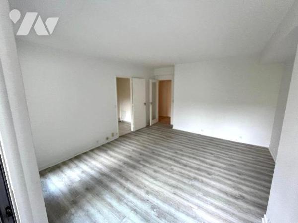 Appartement 2 pièces de 46m² à vendre rue de la Tour.

Dans une résidence de standing sécuris...