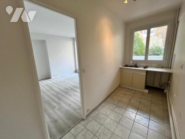 Appartement 2 pièces de 46m² à vendre rue de la Tour.

Dans une résidence de standing sécuris...