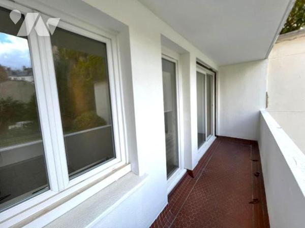Appartement 2 pièces de 46m² à vendre rue de la Tour.

Dans une résidence de standing sécuris...