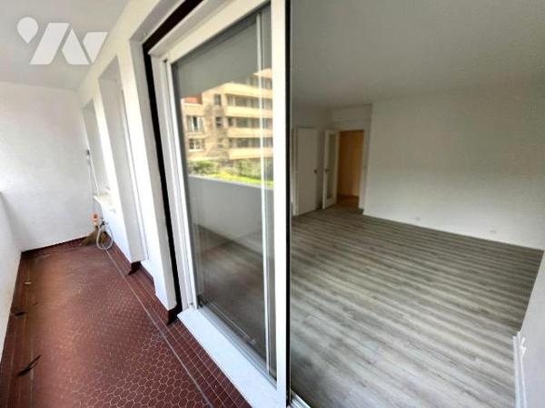 Appartement 2 pièces de 46m² à vendre rue de la Tour.

Dans une résidence de standing sécuris...