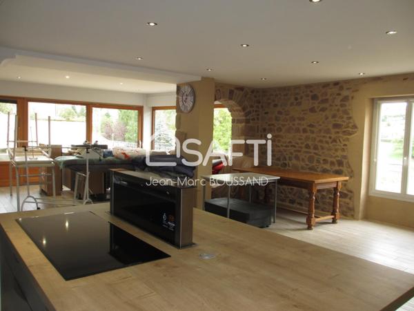 BELMONT DE LA LOIRE Maison de caractère 9 pièces