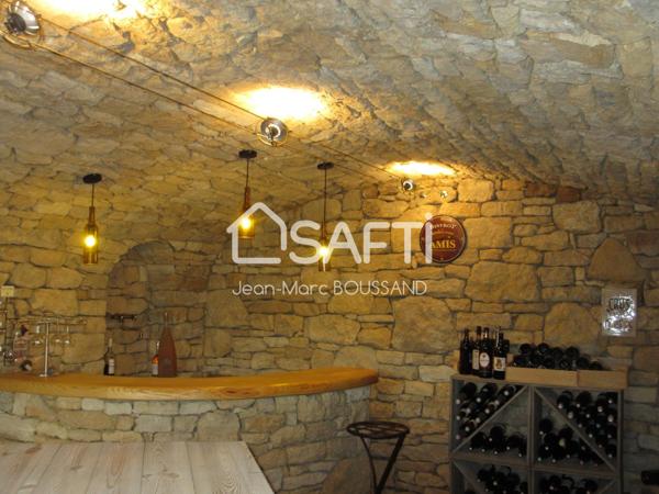 BELMONT DE LA LOIRE Maison de caractère 9 pièces