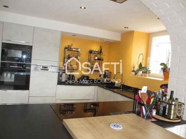 BELMONT DE LA LOIRE Maison de caractère 9 pièces