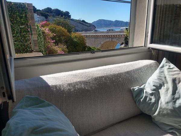 13007 ANSE DE DE LA FAUSSE MONNAIE studio tout équipé avec mezzanine à 100 mètres de la mer