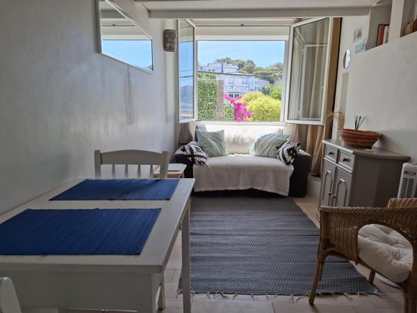 13007 ANSE DE DE LA FAUSSE MONNAIE studio tout équipé avec mezzanine à 100 mètres de la mer