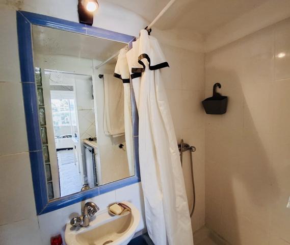 13007 ANSE DE DE LA FAUSSE MONNAIE studio tout équipé avec mezzanine à 100 mètres de la mer