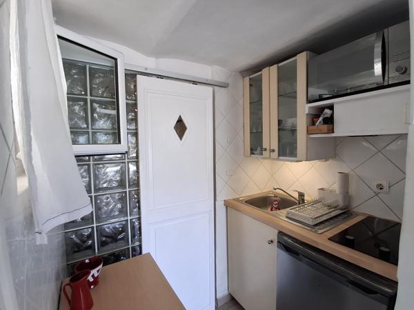 13007 ANSE DE DE LA FAUSSE MONNAIE studio tout équipé avec mezzanine à 100 mètres de la mer