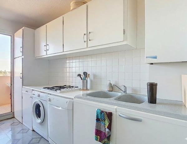 Appartement 2 pièces à vendre à PAU secteur Saint-Joseph- Résidence de standing dernier étage balcon avec vue Pyrénées parking en sous-sol sécurisé