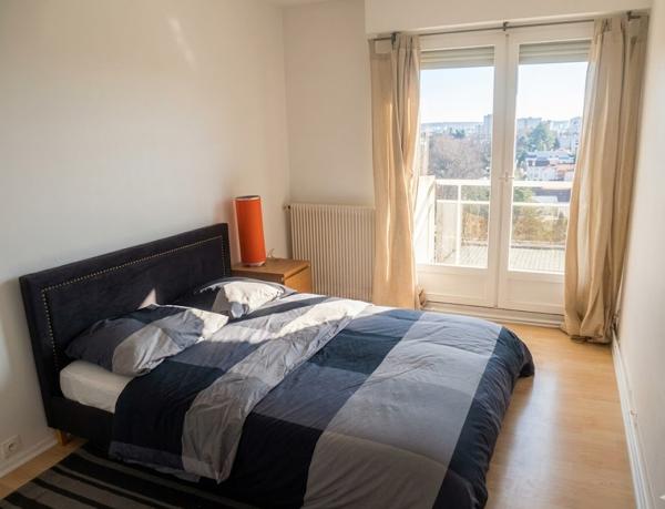 Appartement 2 pièces à vendre à PAU secteur Saint-Joseph- Résidence de standing dernier étage balcon avec vue Pyrénées parking en sous-sol sécurisé