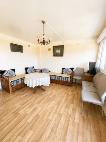 Vente                                                      Appartement
                        
                     4 pièces                      67 m2                     à Avon