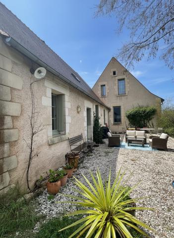 À vendre - Maison individuelle, 8 pièces située à Saint-Cyr-sur-Loire (37540)