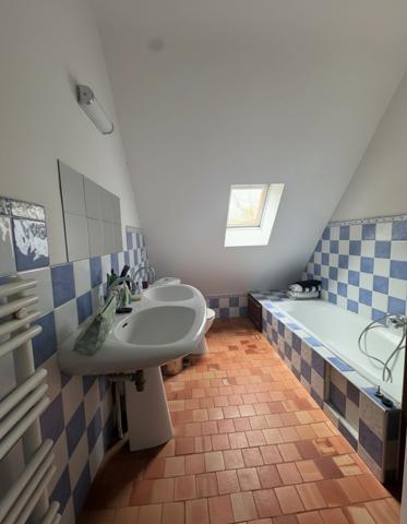 À vendre - Maison individuelle, 8 pièces située à Saint-Cyr-sur-Loire (37540)