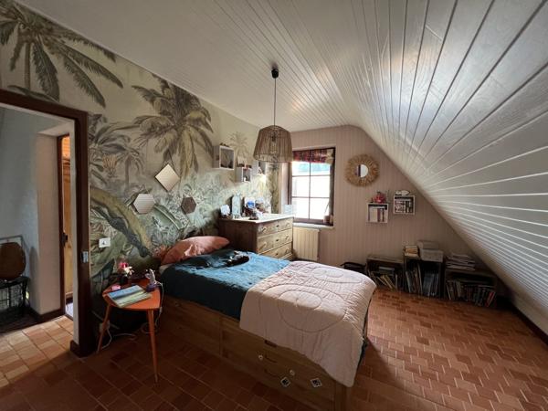 À vendre - Maison individuelle, 8 pièces située à Saint-Cyr-sur-Loire (37540)