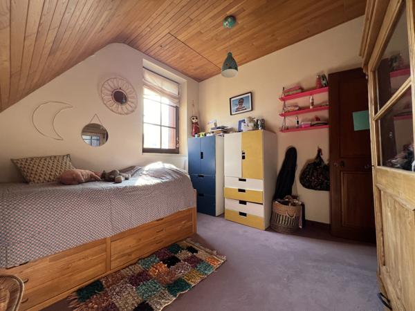À vendre - Maison individuelle, 8 pièces située à Saint-Cyr-sur-Loire (37540)