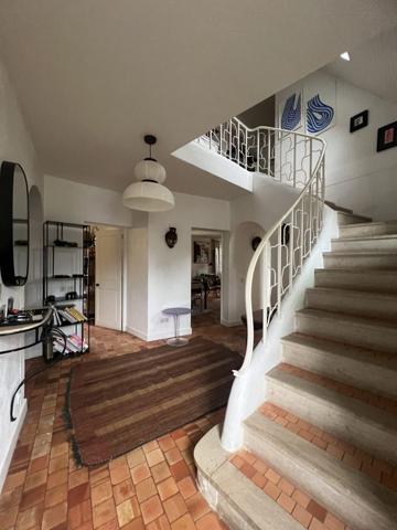 À vendre - Maison individuelle, 8 pièces située à Saint-Cyr-sur-Loire (37540)