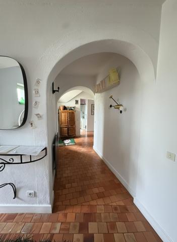 À vendre - Maison individuelle, 8 pièces située à Saint-Cyr-sur-Loire (37540)