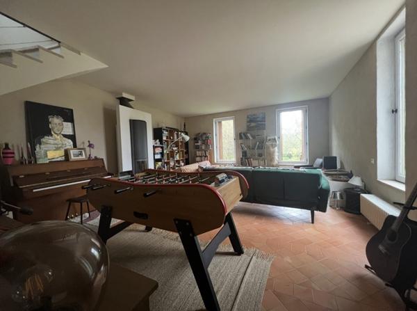 À vendre - Maison individuelle, 8 pièces située à Saint-Cyr-sur-Loire (37540)