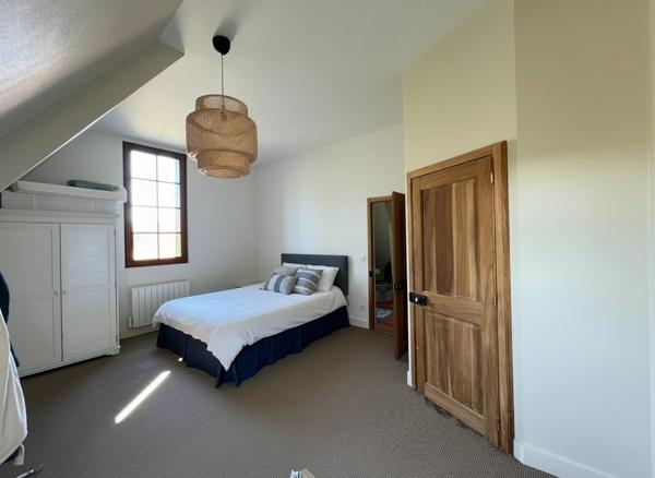 À vendre - Maison individuelle, 8 pièces située à Saint-Cyr-sur-Loire (37540)