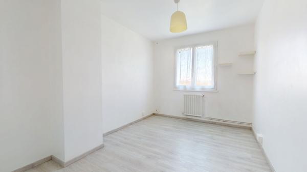 Maison à vendre à Royan - 6 pièces, 5 chambres, garage