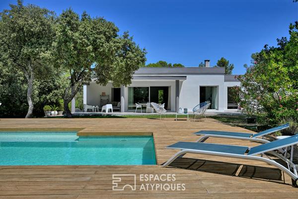 Villa contemporaine de plain-pied au coeur d’un écrin de verdure