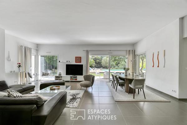 Villa contemporaine de plain-pied au coeur d’un écrin de verdure