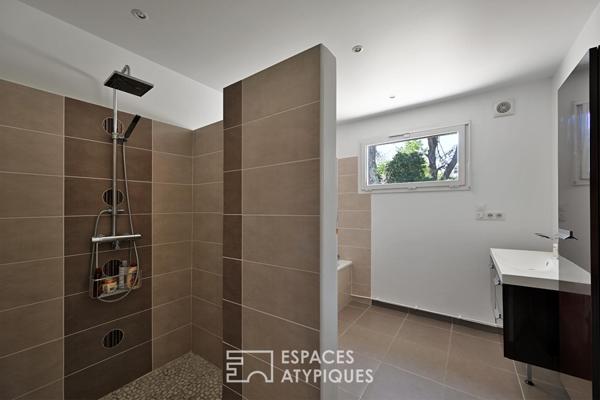 Villa contemporaine de plain-pied au coeur d’un écrin de verdure