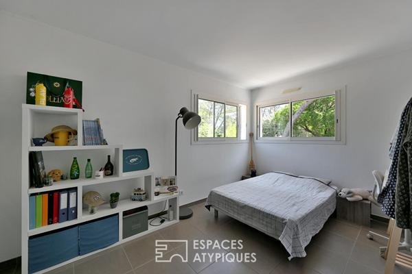 Villa contemporaine de plain-pied au coeur d’un écrin de verdure