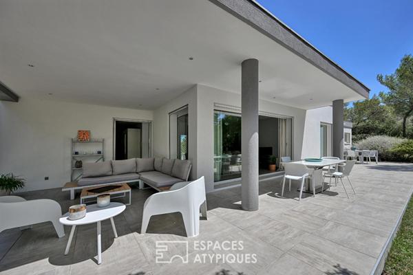 Villa contemporaine de plain-pied au coeur d’un écrin de verdure