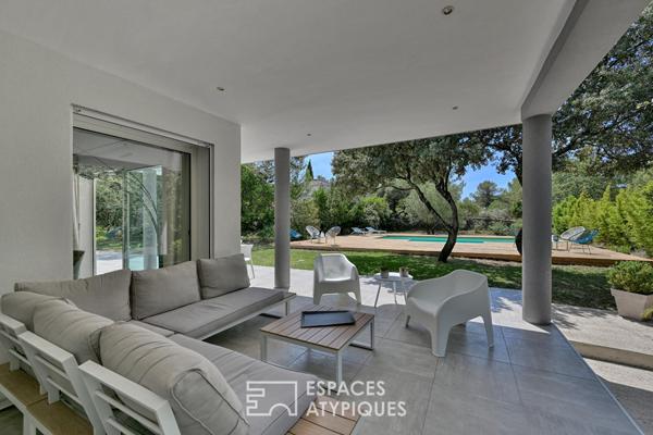 Villa contemporaine de plain-pied au coeur d’un écrin de verdure