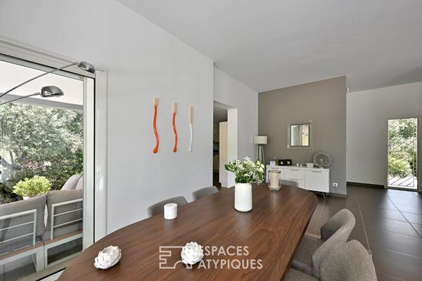 Villa contemporaine de plain-pied au coeur d’un écrin de verdure