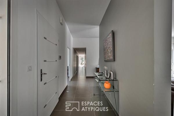 Villa contemporaine de plain-pied au coeur d’un écrin de verdure