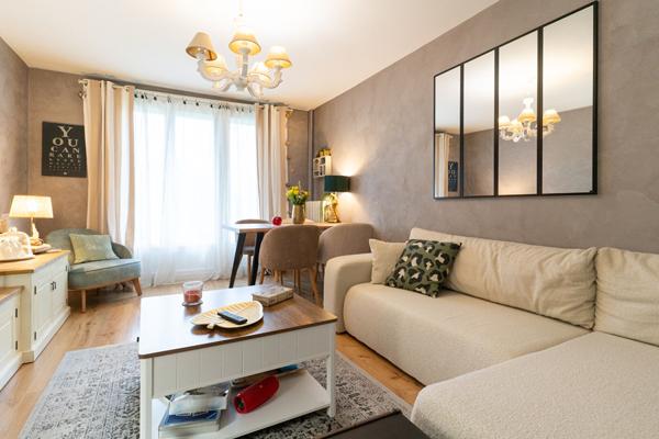 Appartement , 3 chambres, balcon  et ascenseur.