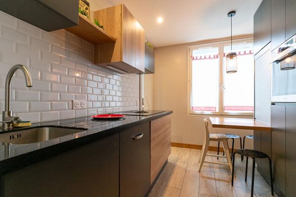 Appartement , 3 chambres, balcon  et ascenseur.