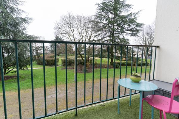 Appartement , 3 chambres, balcon  et ascenseur.