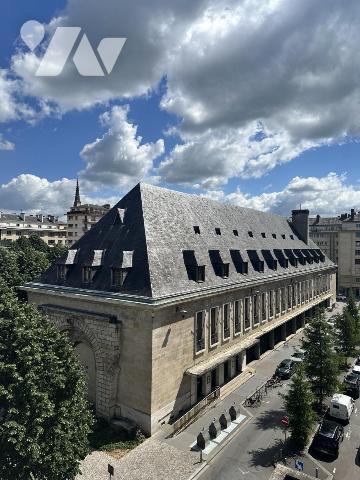 Place de la Basse Vieille Tour. F3 lumineux de 69m² + cave
