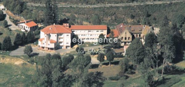 Immeuble à SAINT-GENEST-MALIFAUX, 42660 - 264m²