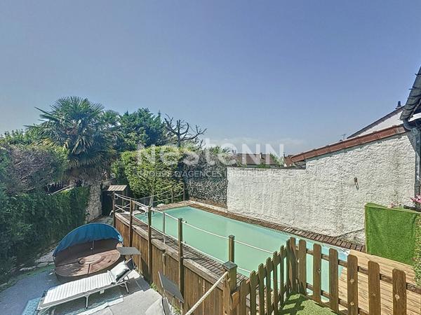 Maison avec piscine situé à Morangis secteur calme et recherché, proche des axes routier, 5 chambres, maison familiale