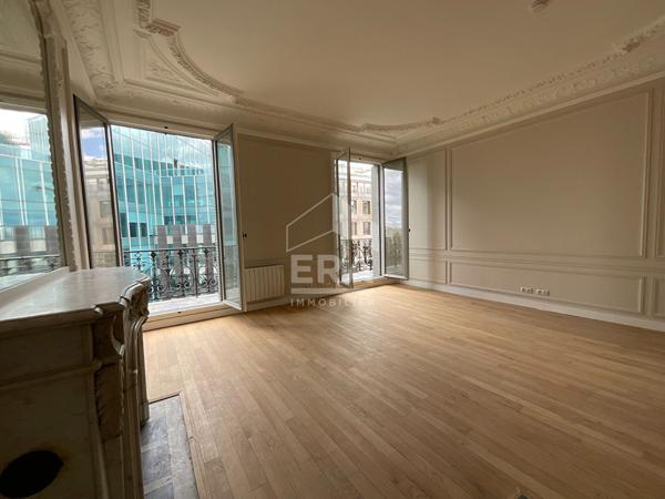 Appartement Paris 1 pièce(s) 39.40 m2, avec ascenseur et balcon