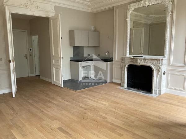 Appartement Paris 1 pièce(s) 39.40 m2, avec ascenseur et balcon